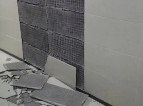 察哈尔右翼后瓷砖空鼓维修公司分享下察哈尔右翼后墙砖松动维修的知识